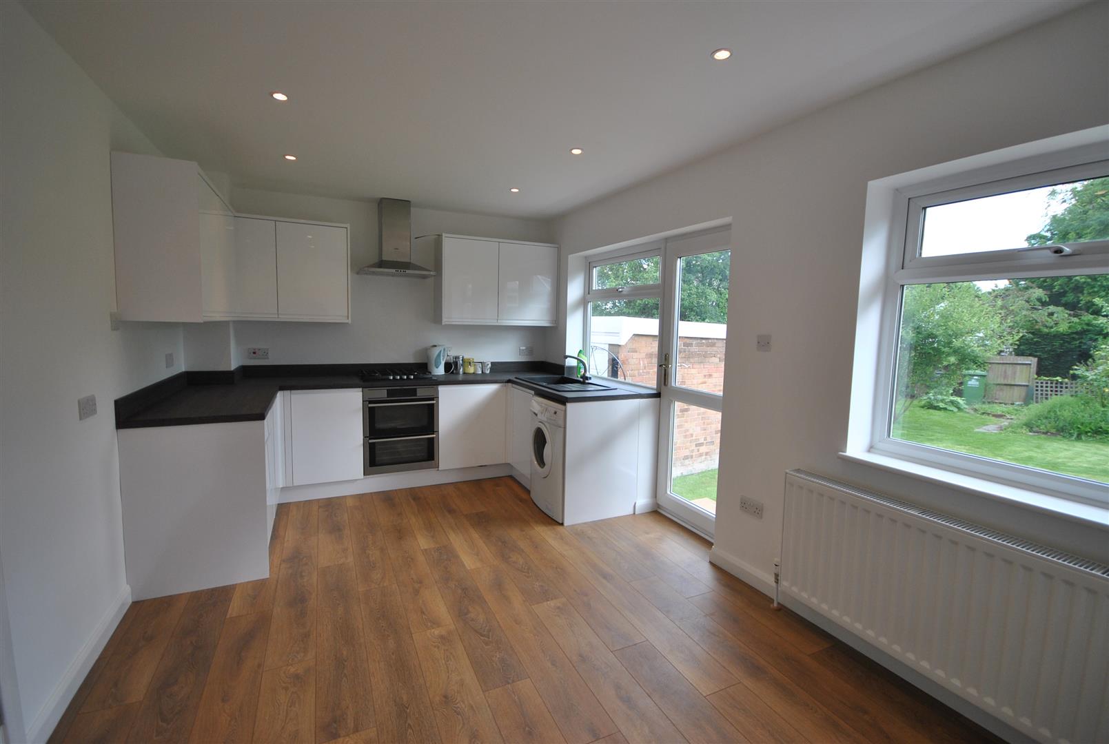 2 Bedrooms, Bungalow
